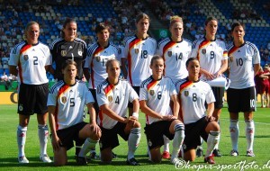 Die DFB-Frauen gewinnen 2009 zum siebten mal die Europameisterschaft. © Marion Kehren / Kapix Sportfoto