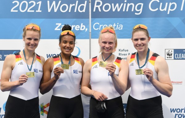 Franziska Kampmann, Frieda Hämmerling, Carlotta Nwajide und Daniela Schultze holen Gold. © DRV