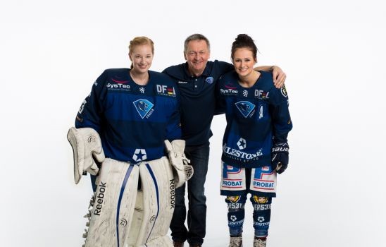 Teammanager Günter Byszio mit seinen beiden Töchtern Eva und Paula. © Daniel Böswald, SNABSHOD® PHOTOGRAPHY
