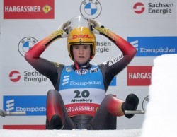 Natalie Geisenberger beim Weltcup in Altenberg 2021/22. © Sandro Halank, CC BY-SA 4.0, https://commons.wikimedia.org/w/index.php?curid=113840151