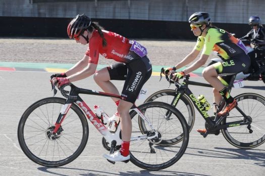 Liane Lippert vom Team Sunweb startet mit den anderen Profi-Fahrerinnen in die Saison. © Corvos