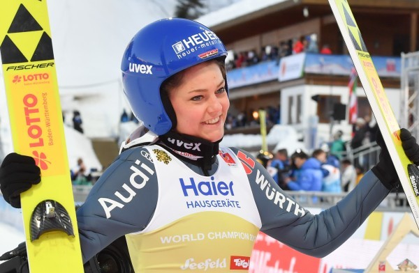 Carina Vogt bei der WM 2019 in Seefeld. © Ailura, CC BY-SA 3.0 AT, https://commons.wikimedia.org/w/index.php?curid=76943121
